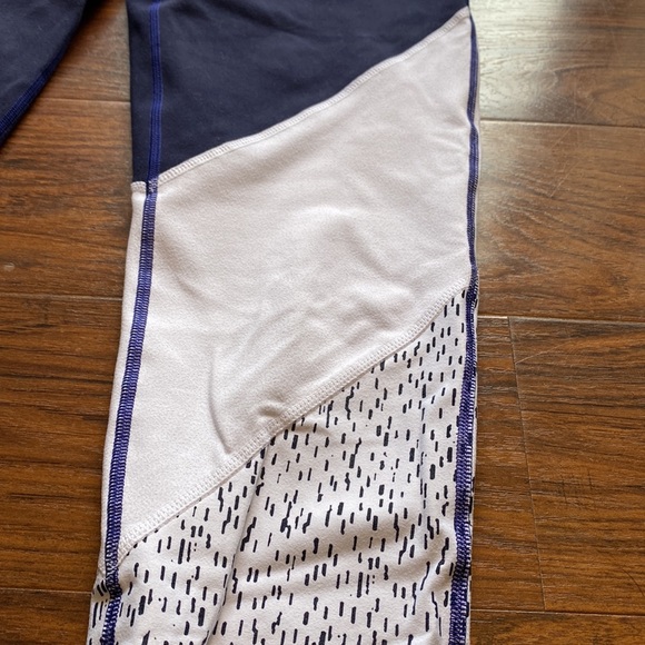 Salar Statement Powerhold Fabletics Legging - Picture 2 of 7